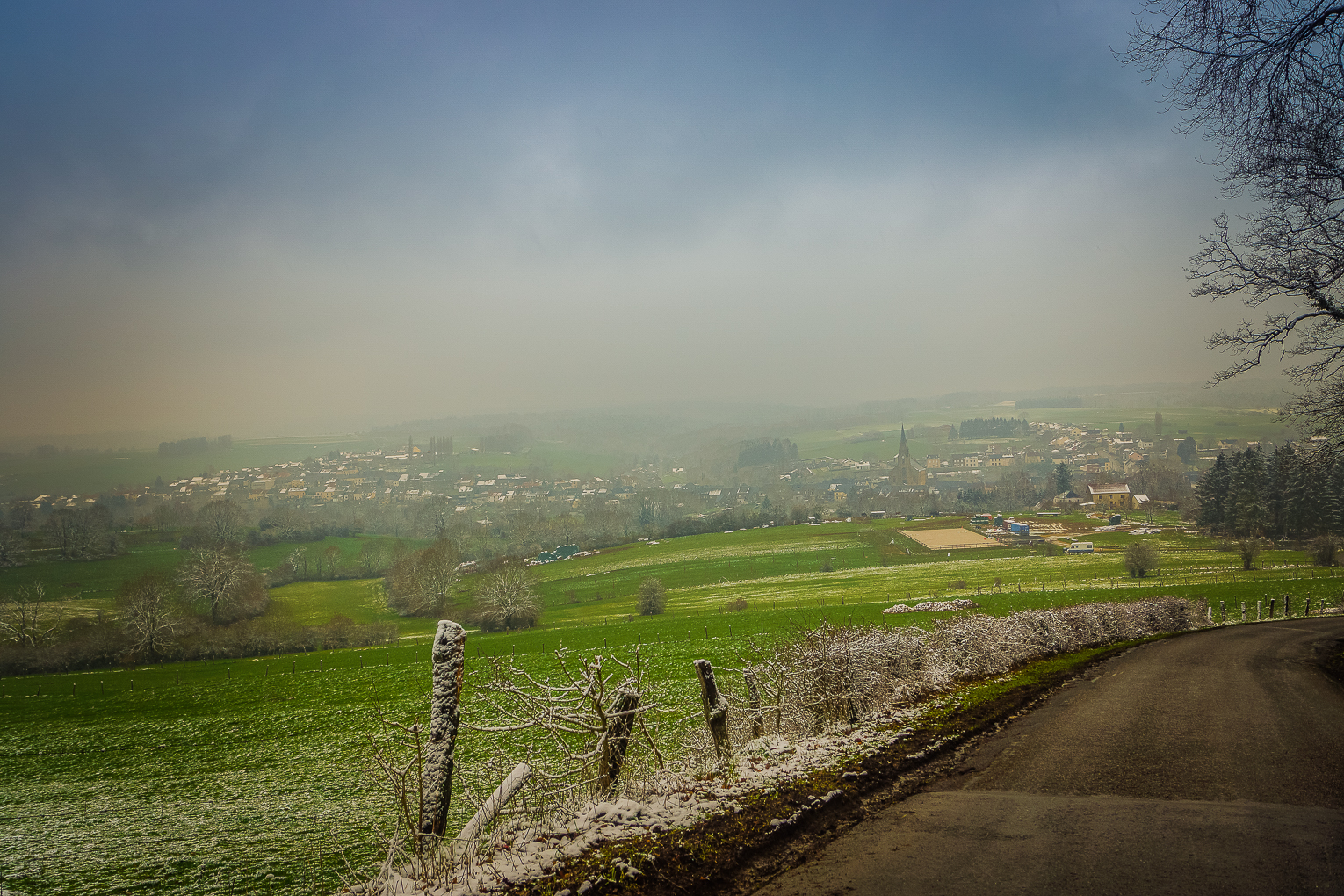 Ethe sous la brume